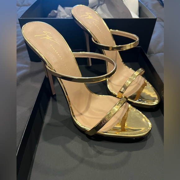 Giuseppe Darsey heels in gold size 39 - Picture 1 of 8